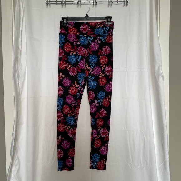 LuLaRoe Pants - Lularoe Black floral Leggings​​​​​​​​​​​​